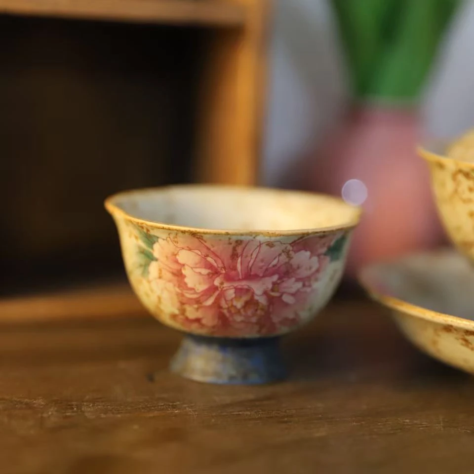 青花火石红牡丹花高足花口