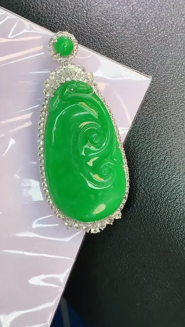 颈饰18K金镶嵌翡翠彦*赠礼盒 珍珍