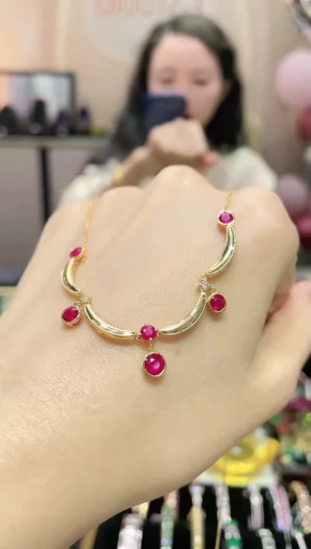 18K金镶嵌天然红宝石项链