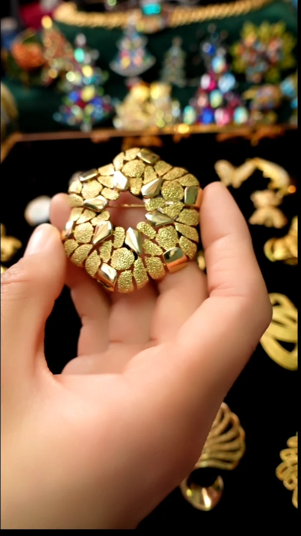 大理石铁合金新****姐胸针