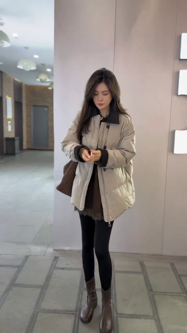 高级感穿搭2025年冬季新款设计感宽松保暖中长款撞色翻领棉服外套