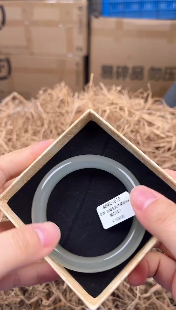 未镶嵌手镯石英质玉编码D670