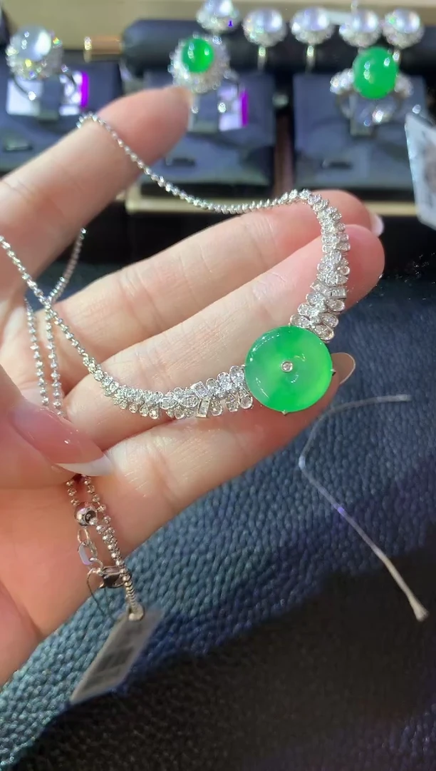 套链18K金镶嵌翡翠A16