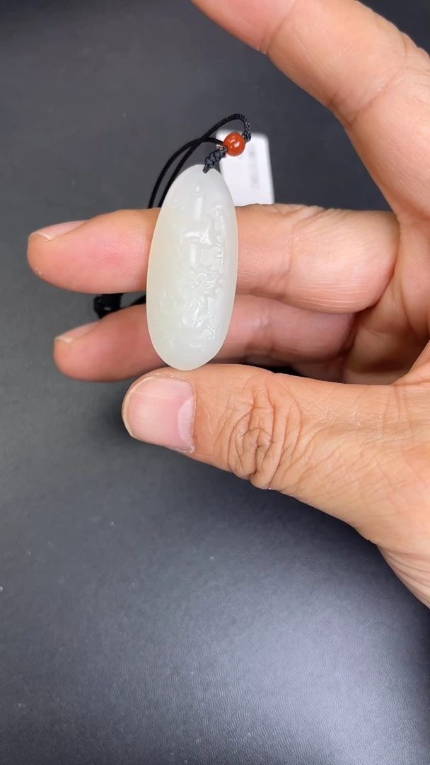 颈饰未镶嵌和田玉白玉盘龙柱吊坠