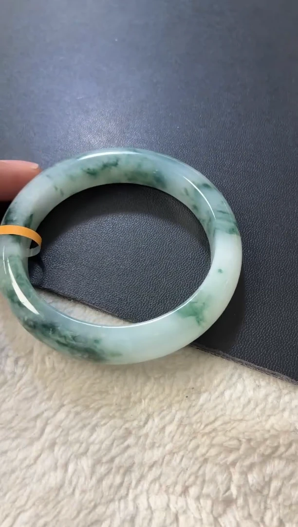 未镶嵌手镯翡翠意境飘花  25号   56-58圈口 （有矿点）