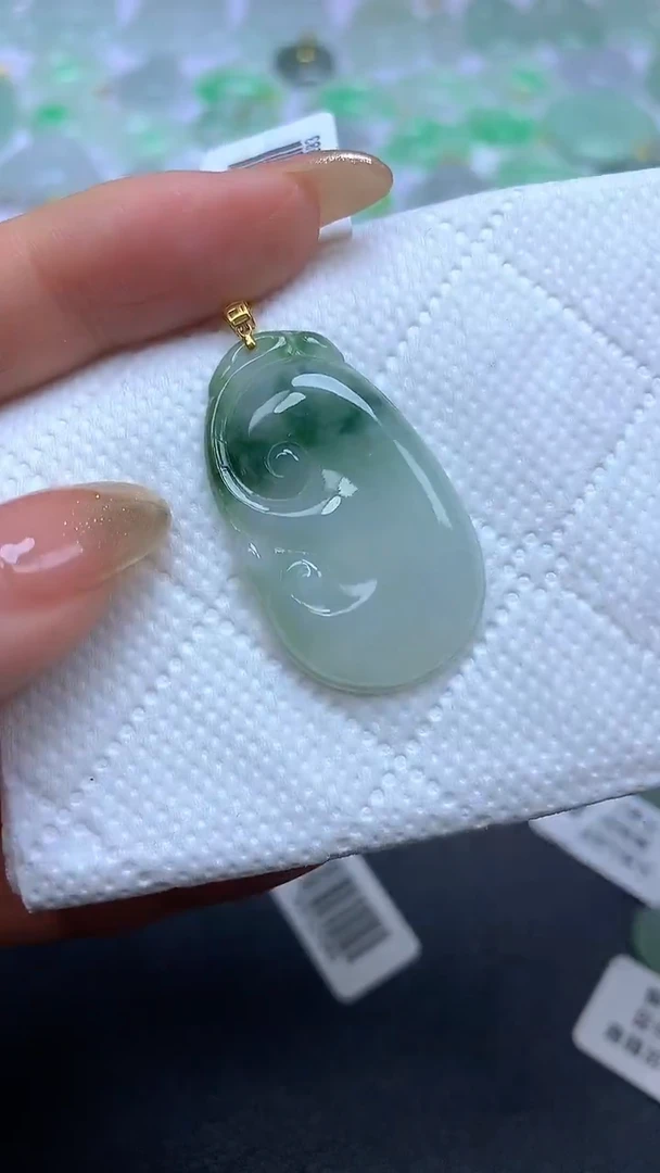 颈饰18K金镶嵌翡翠A货