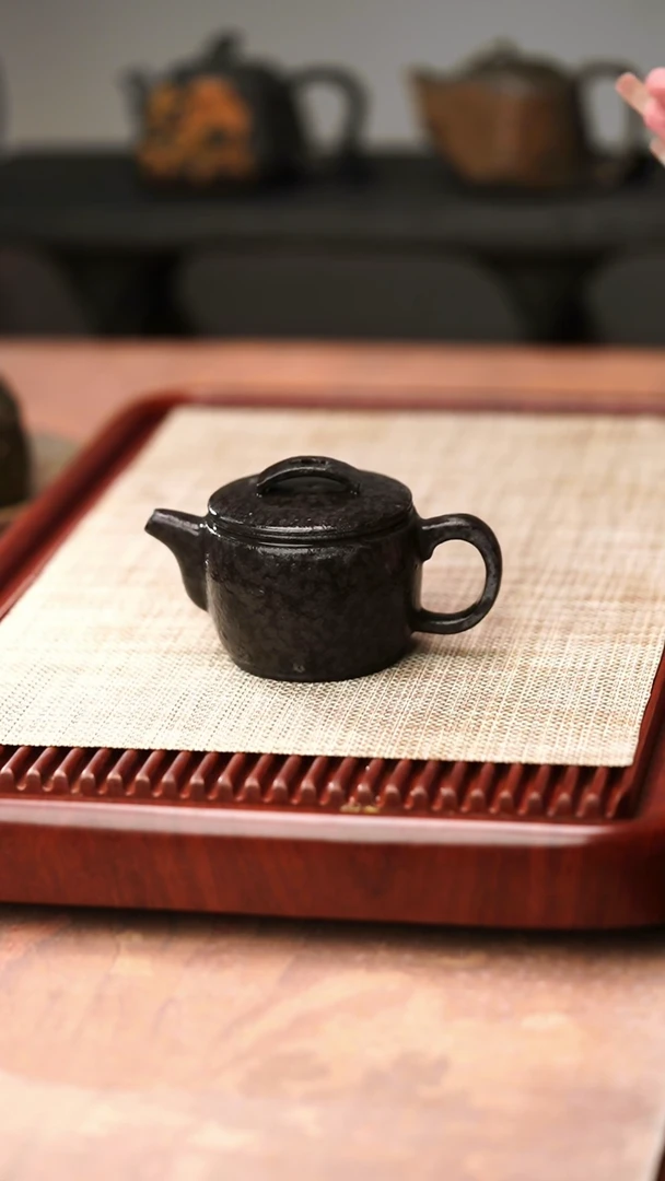 庄惠东老师作品冰碛岩重工雕刻薄胎凤鸣汉瓦壶