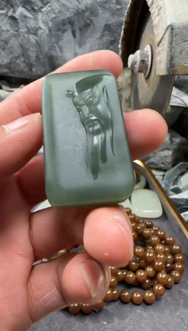 和田玉未镶嵌颈饰吊坠