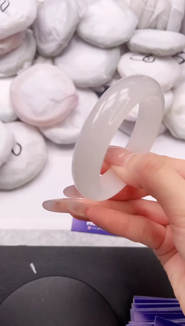 【闪购商品】石英质玉手镯未镶嵌6K446-50