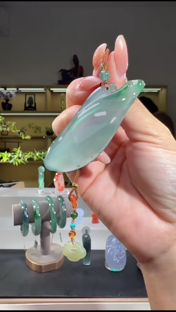 吊坠(不含链)未镶嵌翡翠形意