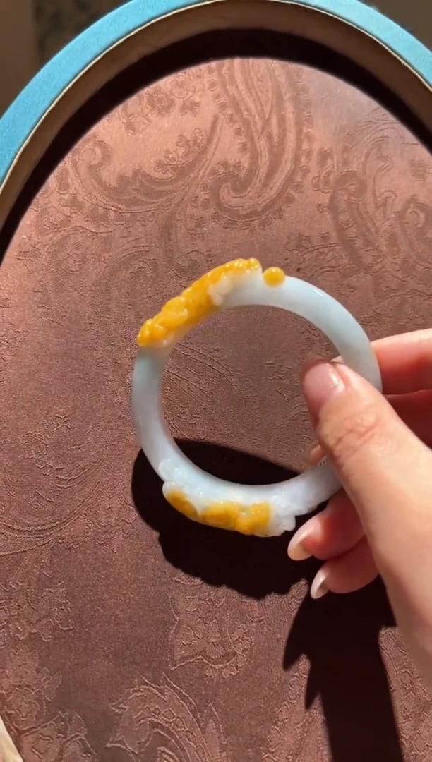 翡翠手镯未镶嵌红翡绿翠