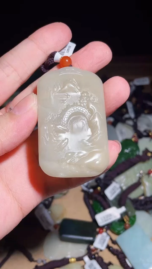 颈饰未镶嵌和田玉1