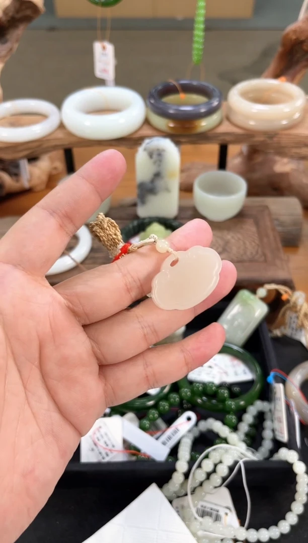 和田玉未镶嵌吊坠(不含链)青海藕粉 平安锁