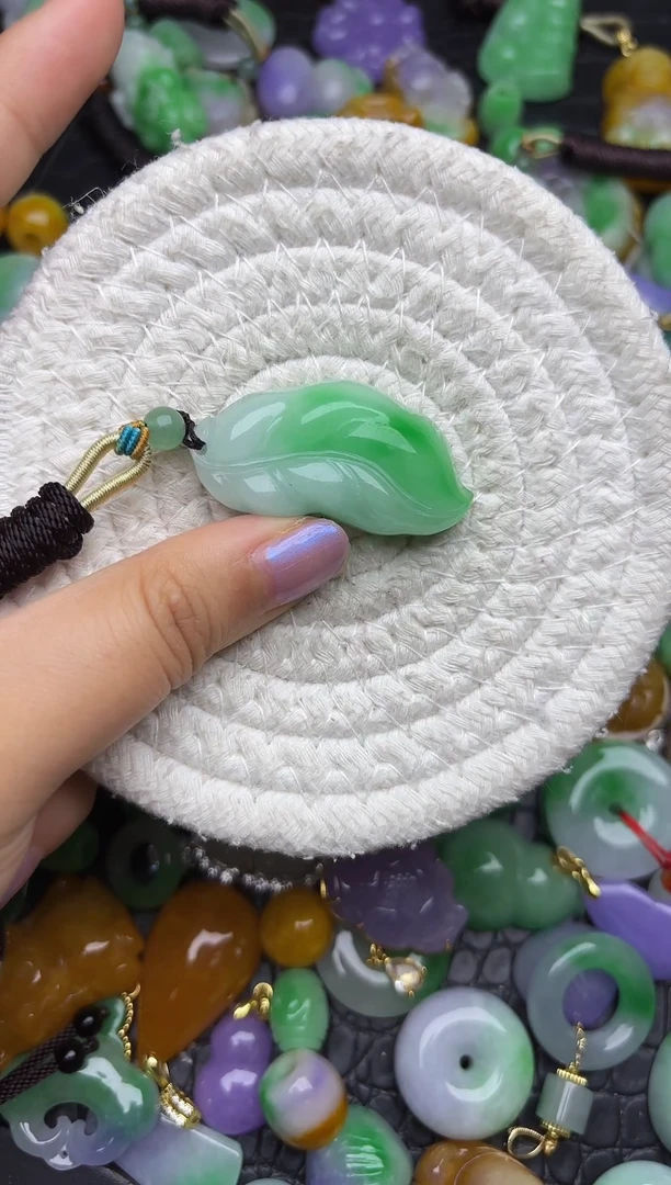 颈饰未镶嵌翡翠缅甸翡翠吊坠
