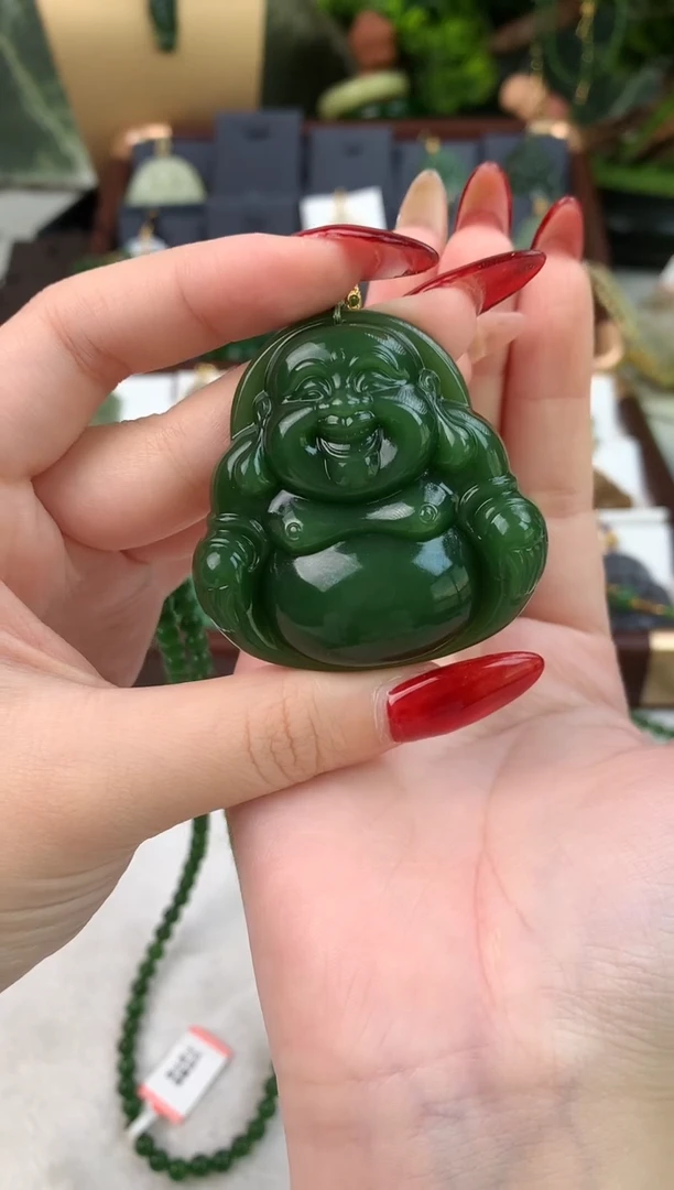 颈饰未镶嵌和田玉吊坠