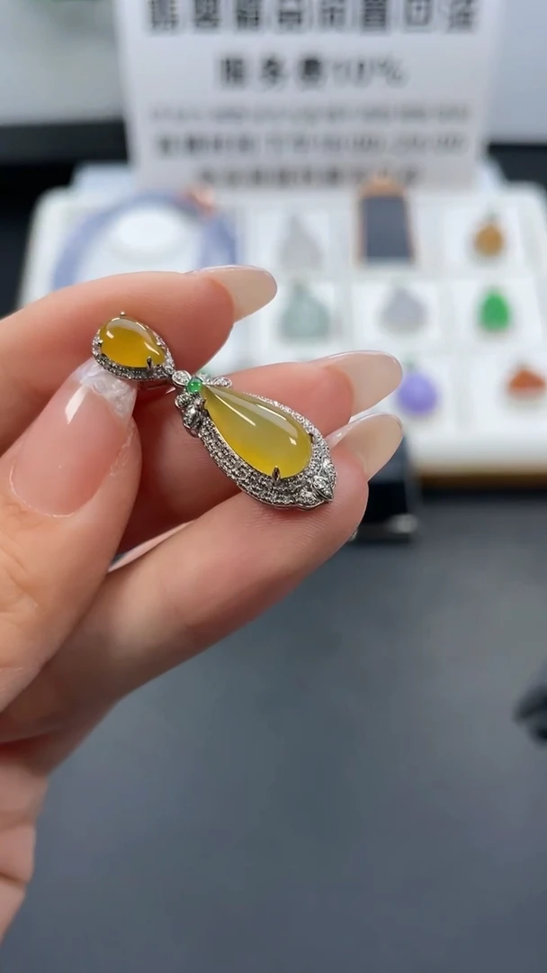 翡翠18K金镶嵌颈饰天然缅甸A货翡翠18k金镶嵌吊坠