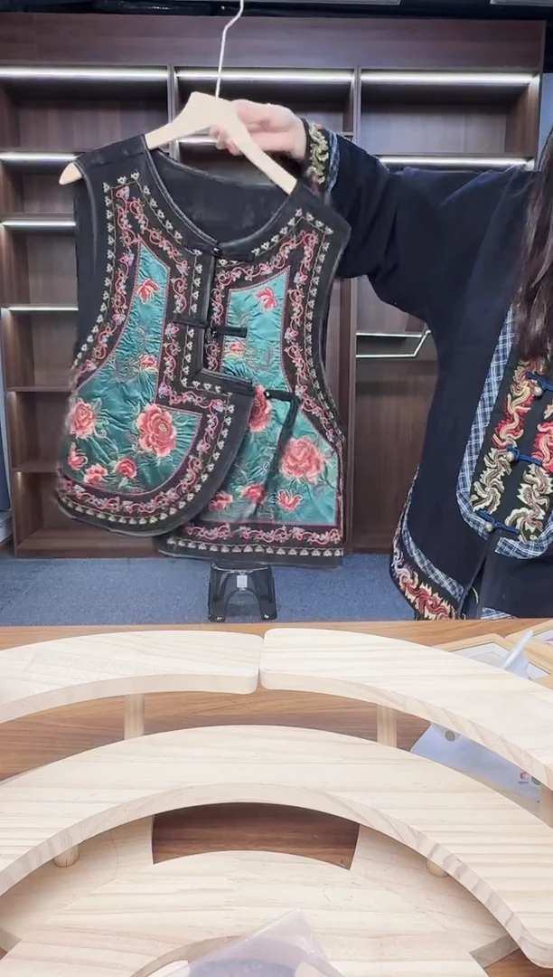 织绣482蒙阿苏苗绣传承