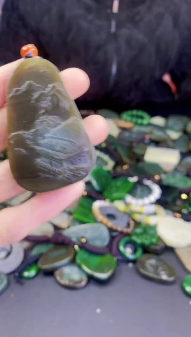 颈饰未镶嵌和田玉1