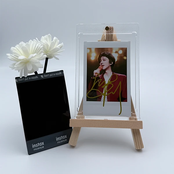 L8822【刘宇宁】白边 正品签名 3 寸拍立得照片