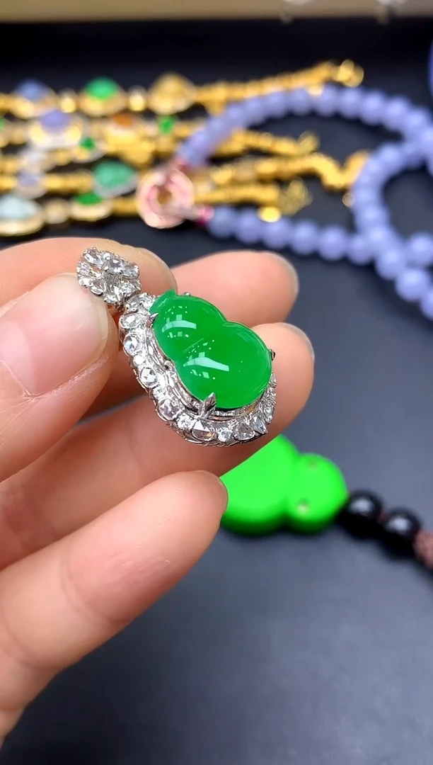 颈饰18K金镶嵌翡翠378-中国好珍宝