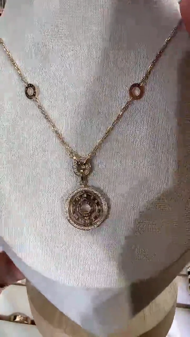 18K金镶嵌项链钻石?*宝k红