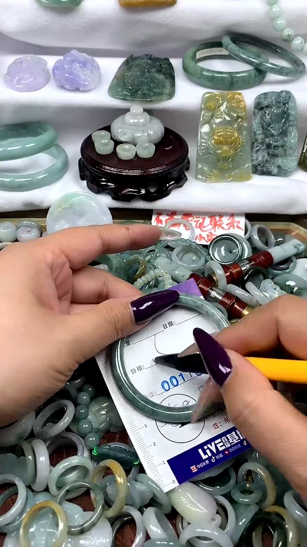吊坠(不含链)未镶嵌翡翠1