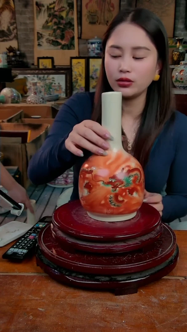 摆件陶景德镇陶瓷摆件稀土龙纹赏瓶
