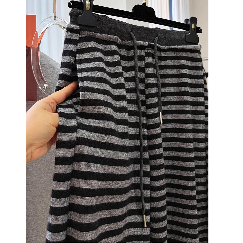 特大码300斤显瘦韩系超好看洋气休闲裤男女春秋条纹卫裤弯刀裤子