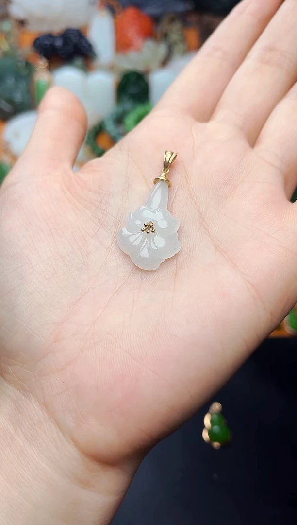 【闪购商品】和田玉颈饰18K金镶嵌花