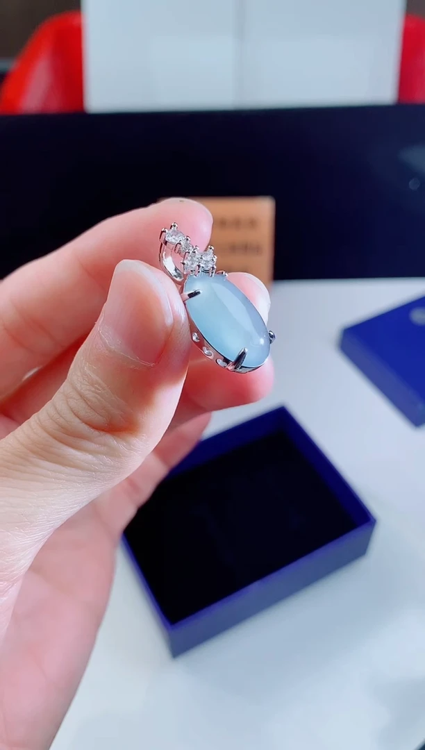 颈饰未镶嵌翡翠·