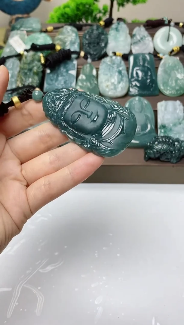 翡翠未镶嵌颈饰