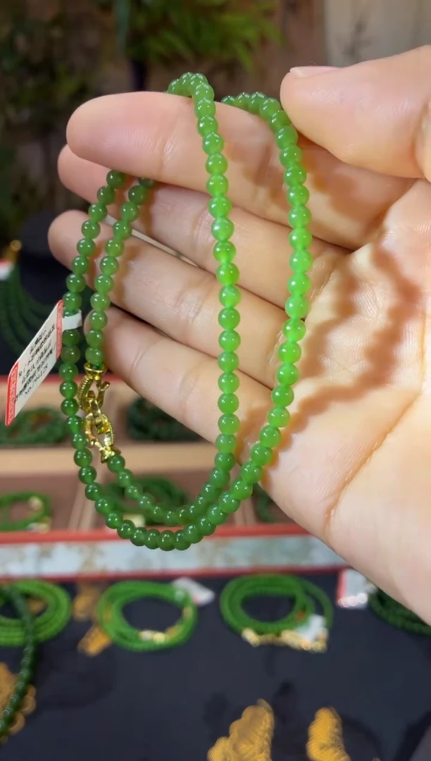 颈饰未镶嵌和田玉（碧玉）4果阳绿无矿锁骨链
