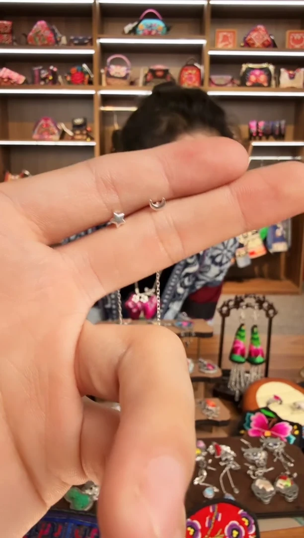 【闪购商品】织绣48蒙阿苏苗绣传承