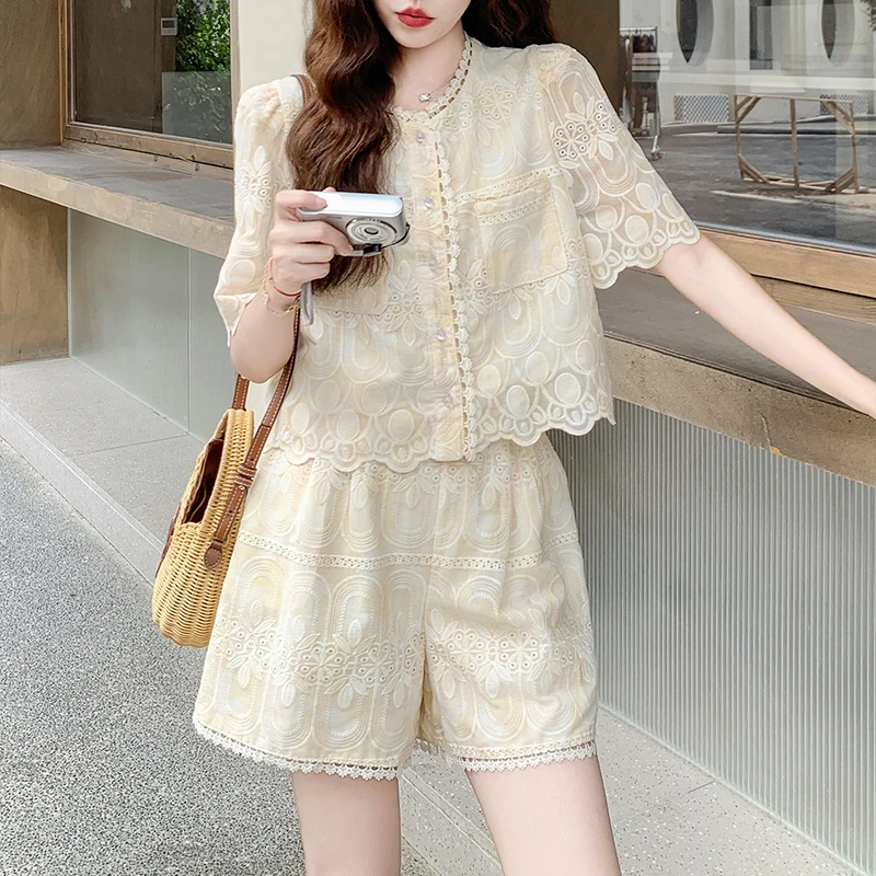 夏季重工刺绣微胖套装2025年韩系风气质名媛小香风短袖短裤两件套