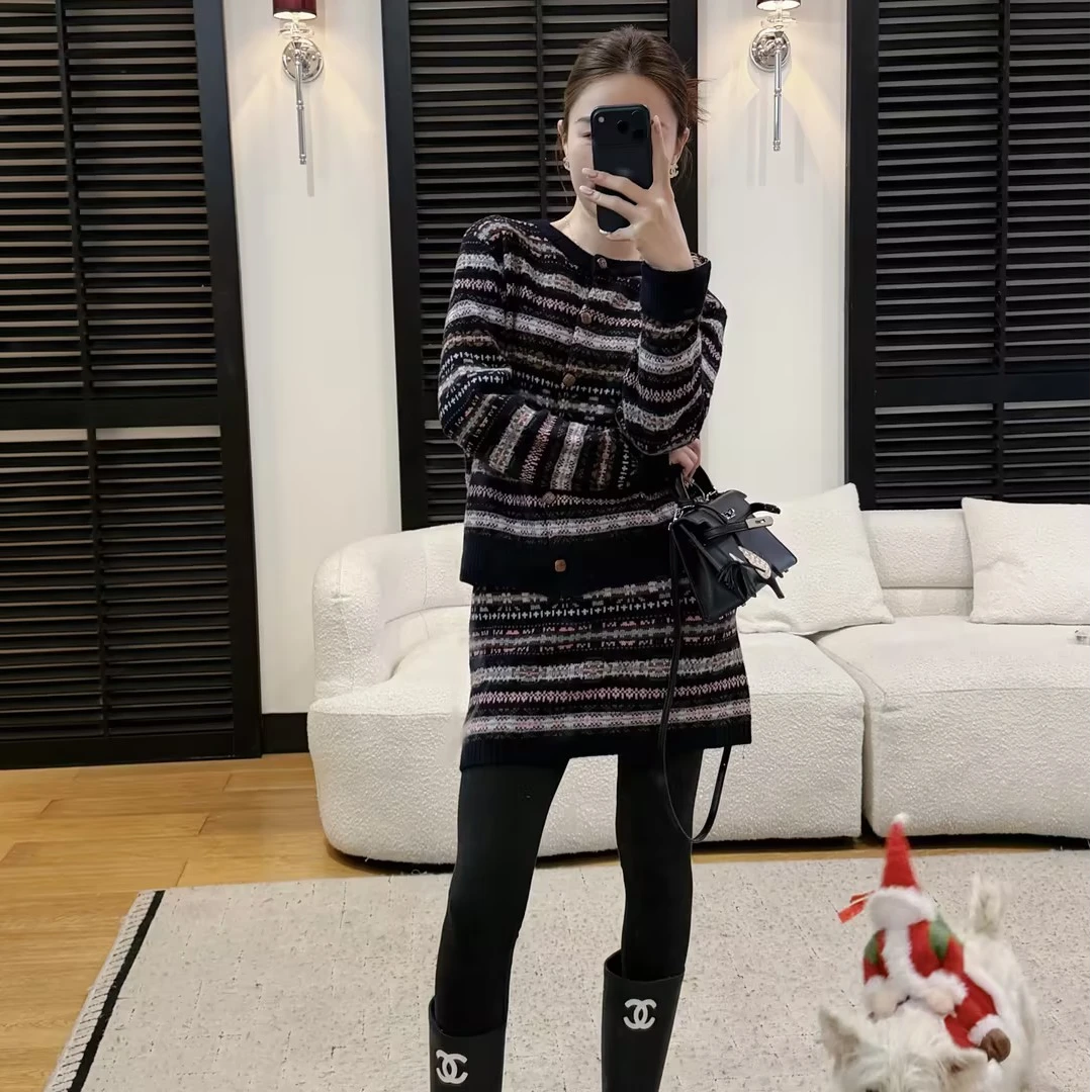 HELA AOMI “冰岛花套装”绵羊毛100%绒感短款休闲套装CY5DC50777