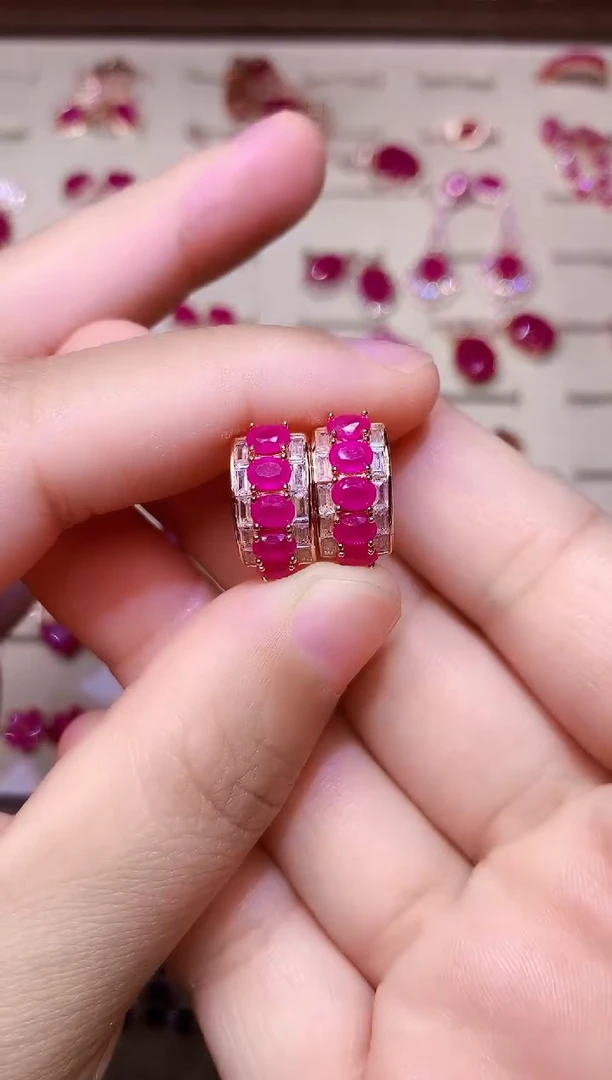 银S925镶嵌耳饰红宝石....