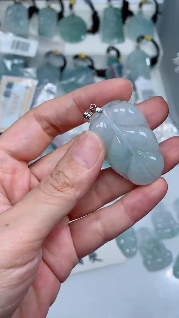 颈饰银S925镶嵌翡翠吊坠