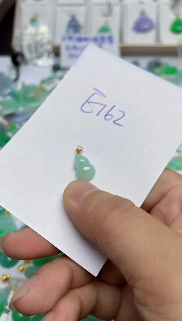 翡翠18K金镶嵌颈饰111111111