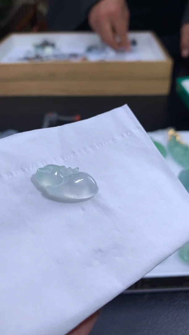 未镶嵌定制翡翠小***?翡翠