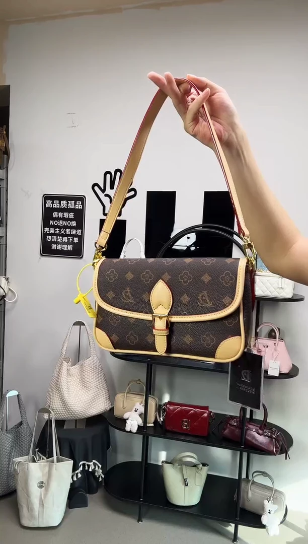 小牛皮（革）彩汐轻奢女包编号：68