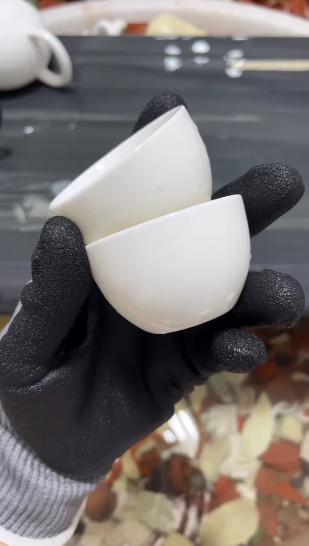 羊脂玉瓷客杯两个