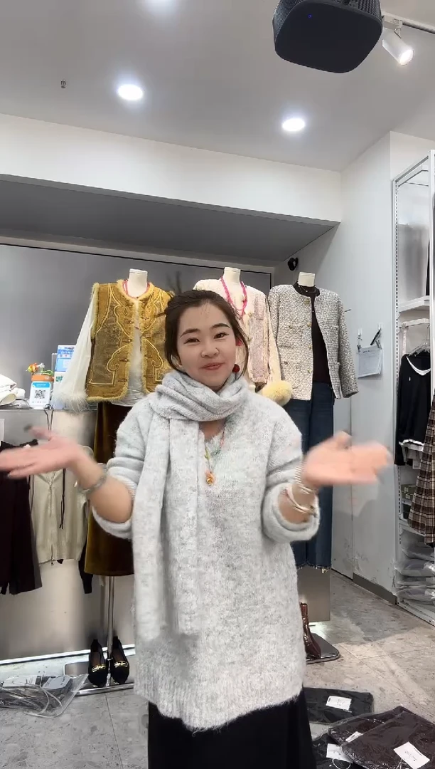 马海毛V领毛衫有围巾