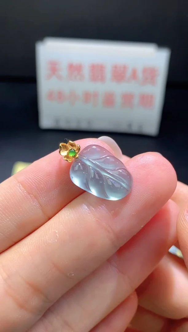 翡翠18K金镶嵌颈饰翡翠吊坠