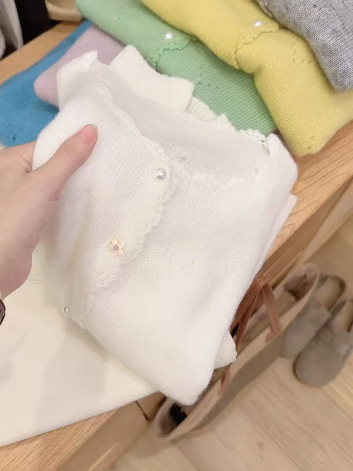 七言家巨好看！早秋穿搭奶油白黄珍珠扣花边开衫短袖