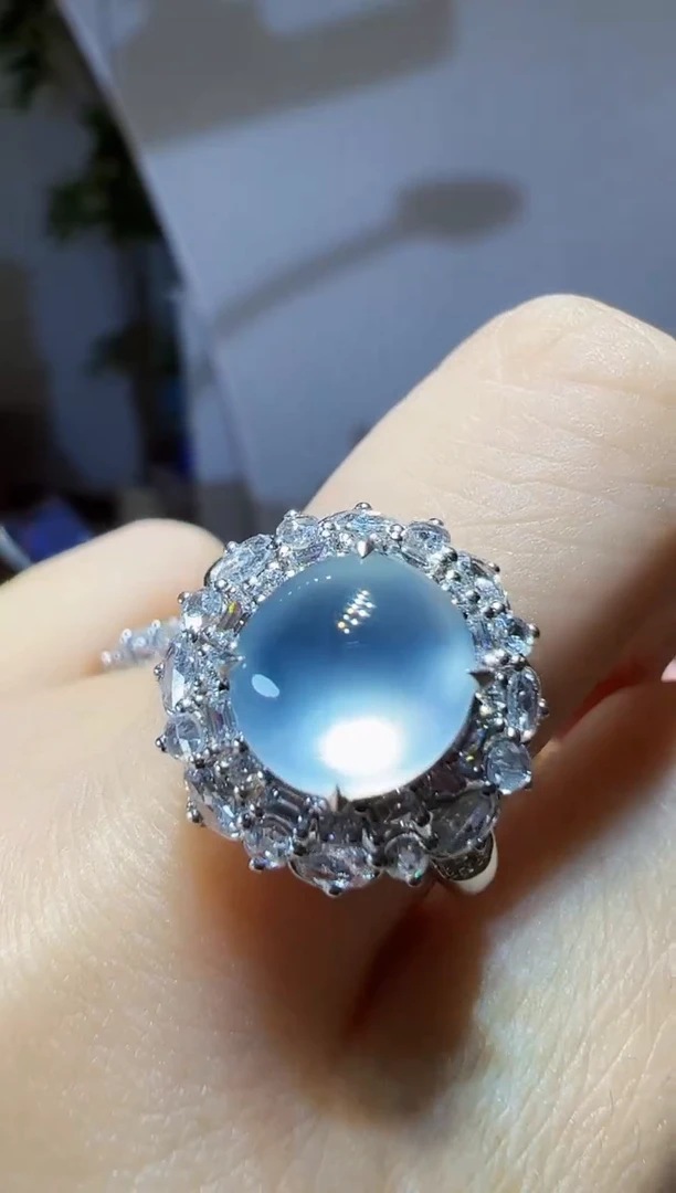 18K金镶嵌戒指翡翠蛋面