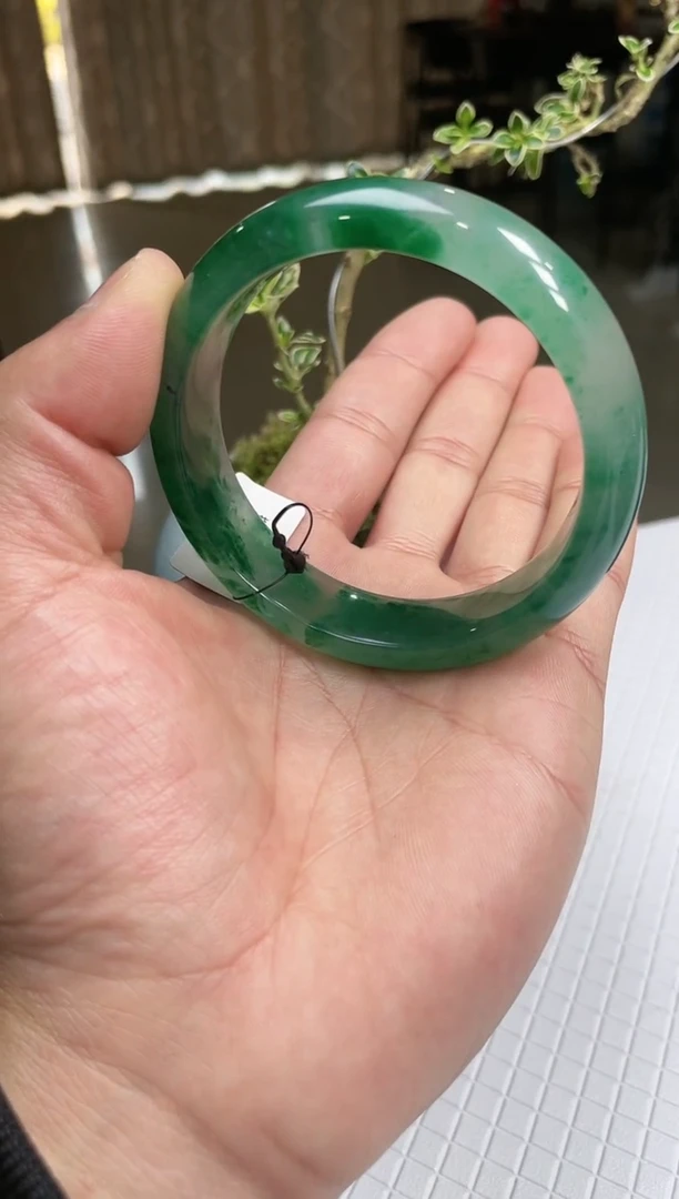 【闪购商品】石英质玉手镯未镶嵌非洲翠手镯多样性发货