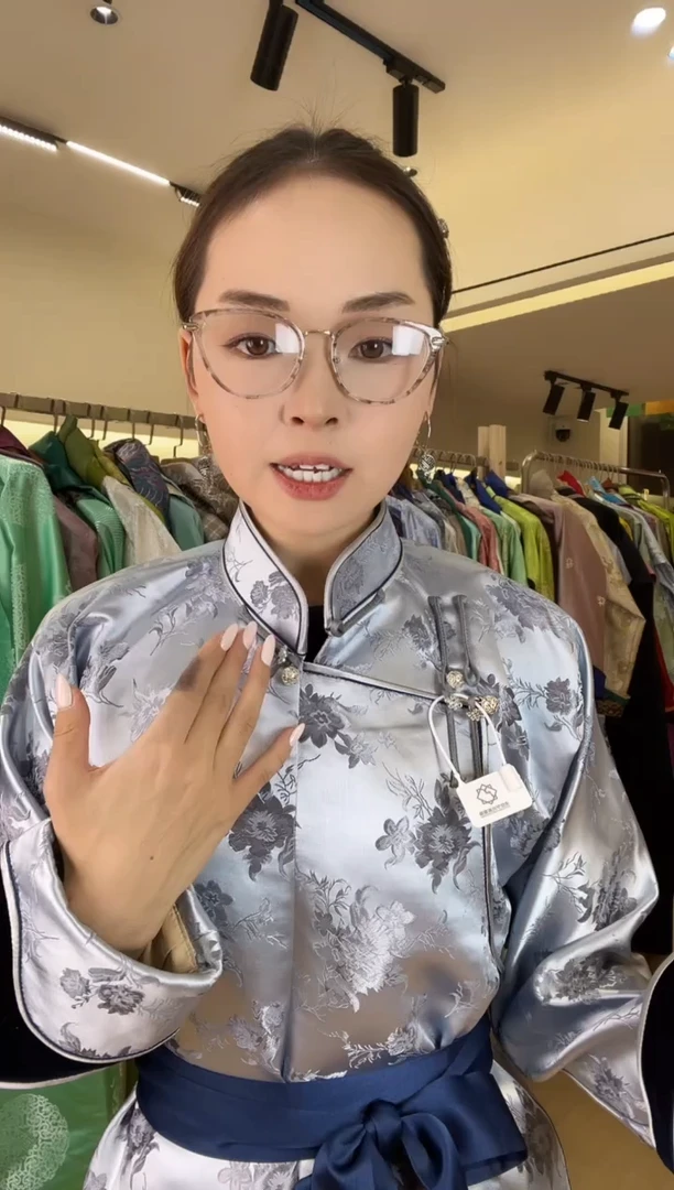 042  成人蒙古袍浅蓝色  xl码