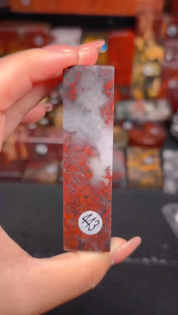 玉桂林鸡血玉摆件 编号：443