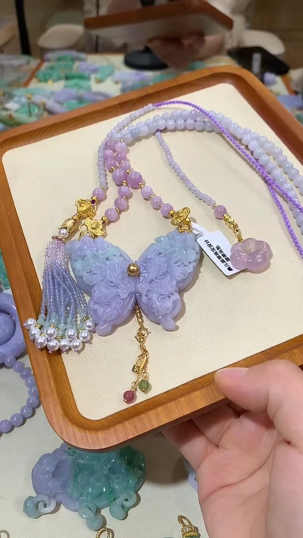 翡翠未镶嵌颈饰吊坠