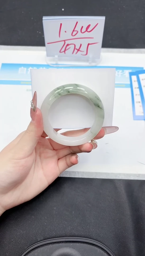 【闪购商品】石英质玉手镯未镶嵌199-52.5